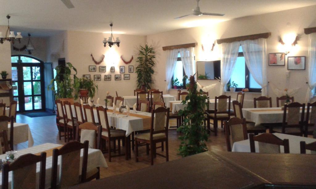 Maison d'hôtes Sobri Halászcsárda és Panzió Baja