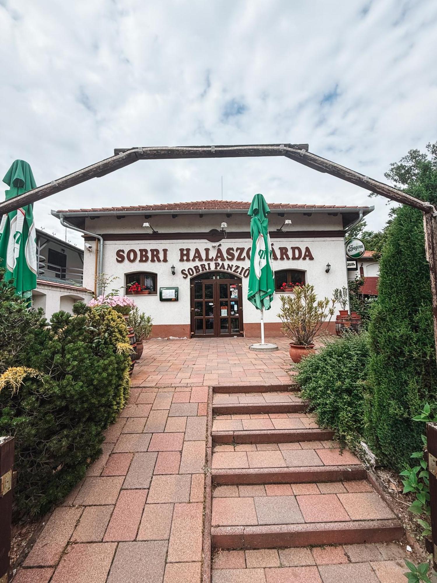Sobri Halaszcsarda Es Panzio Penzion Baja